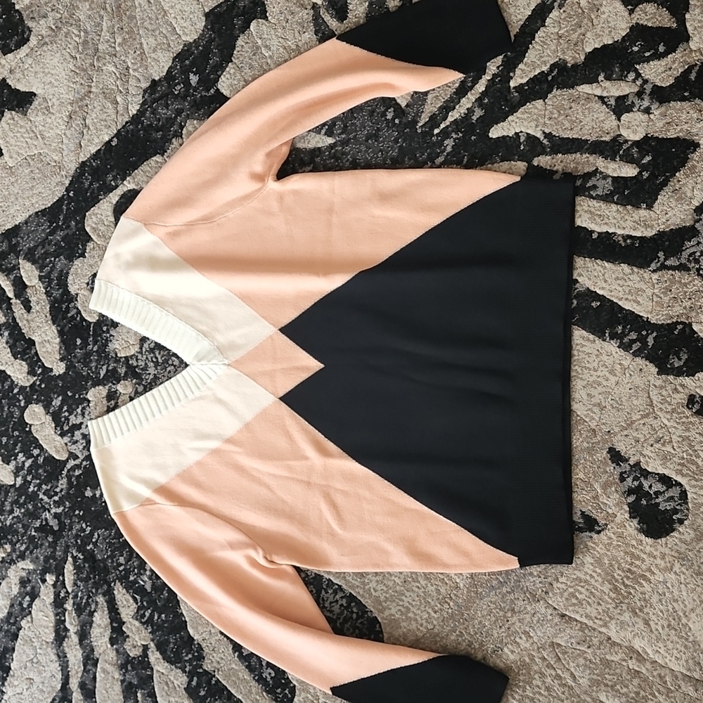 Chevron Intarsia Cashmere V-neck Sweater